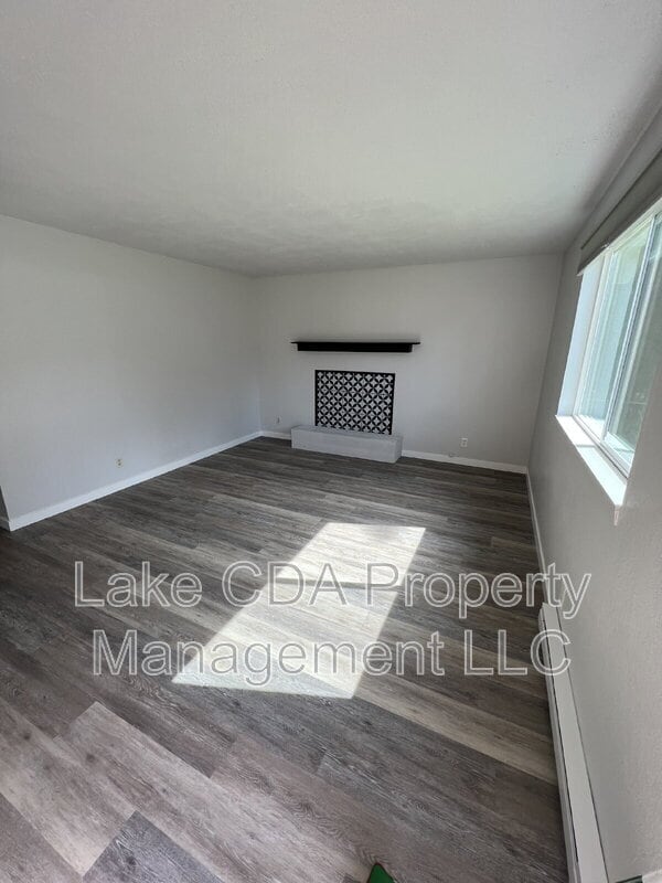 Building Photo - 1099 Woolsey Dr