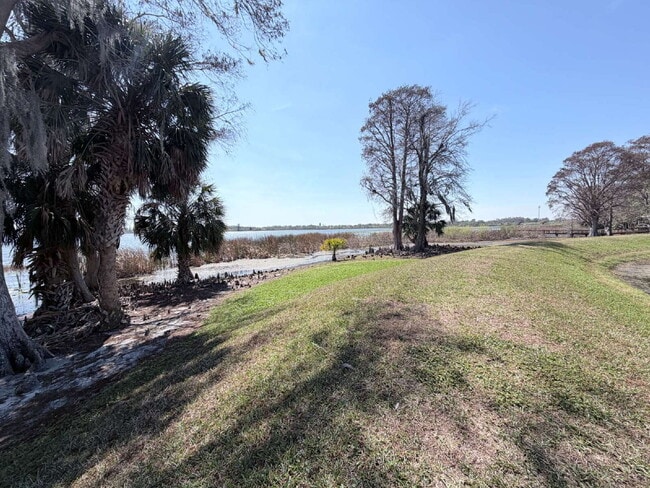 Building Photo - 2 Bedroom Lakeview Winter Haven Home Now Available for Rent!