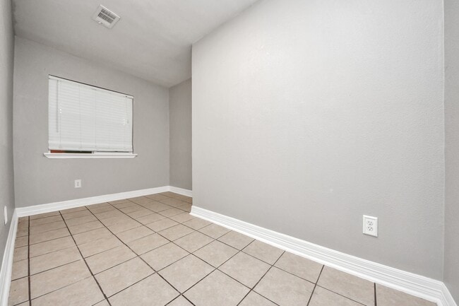 Building Photo - 12218 Taylors Crossing Dr