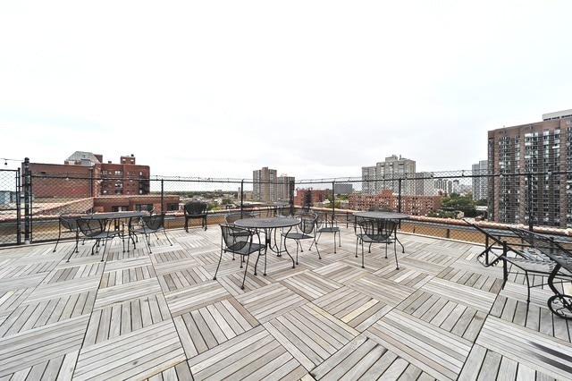 Building Photo - 708 W Bittersweet Pl