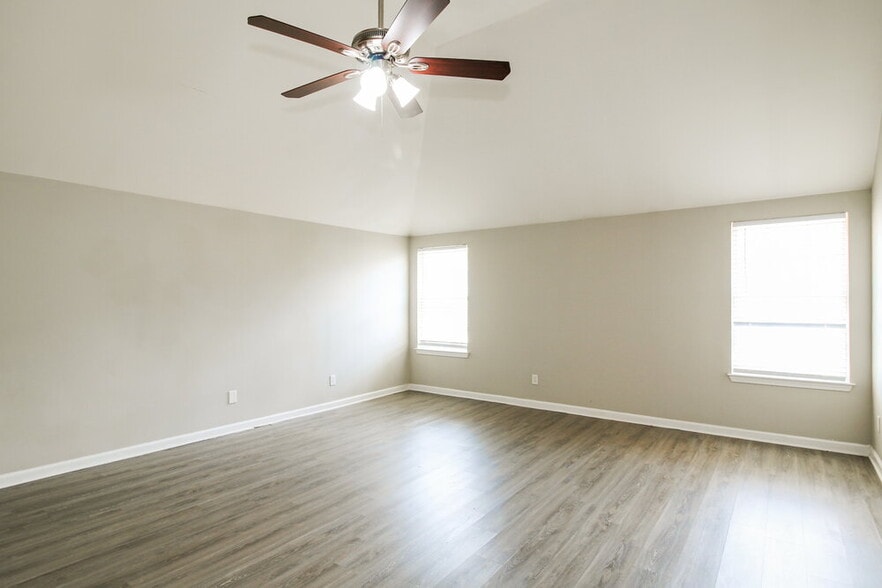 Building Photo - 5848 el Segundo Way