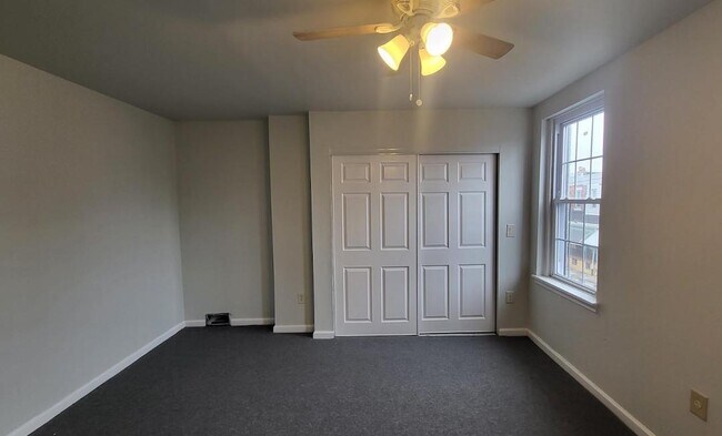 Building Photo - 131 N Hobart St