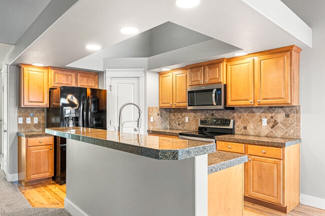 Building Photo - 987 N Knox Pl