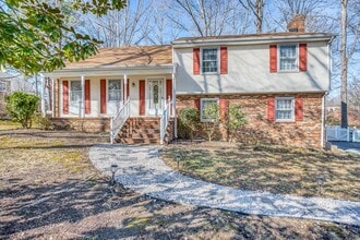Building Photo - Spacious Chesterfield Home Move In Ready