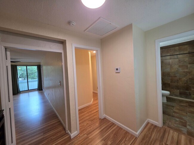 Building Photo - Spacious Townhome in The Trails