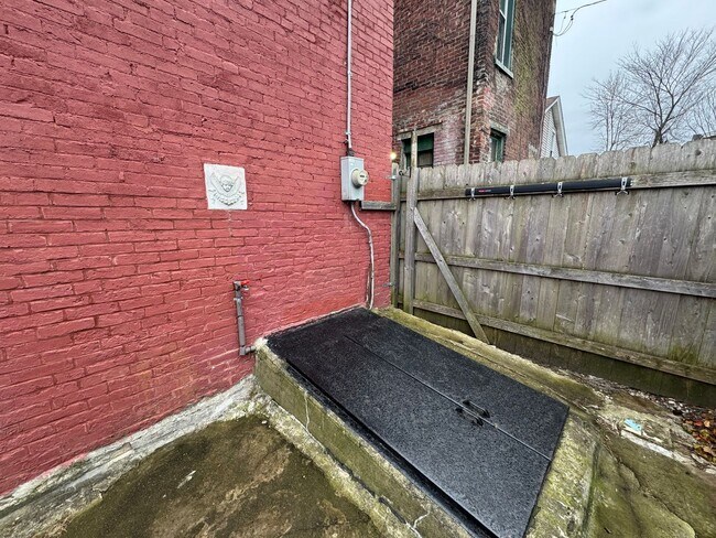 Building Photo - Charming 5BR Home in the Heart of Pittsbur...