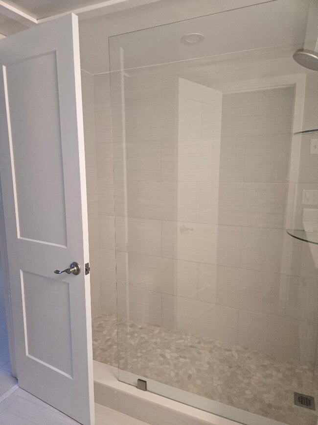 Building Photo - 639 W Oakland Park Blvd