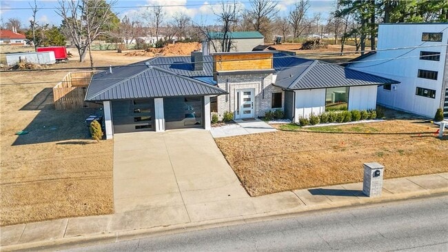 Building Photo - 303 S Promenade Blvd