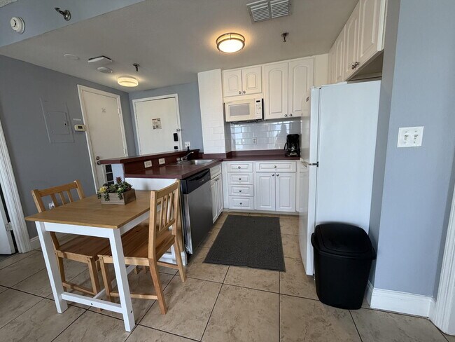 Building Photo - "Spacious 2-Bed, 2-Bath Condo Retreat in the Heart of Orlando!"