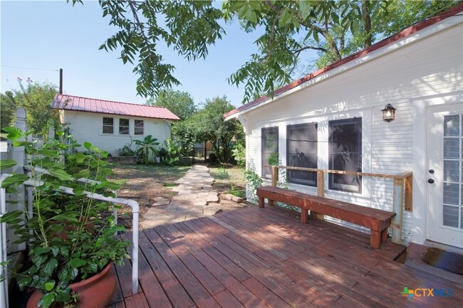 Building Photo - 620 Rogers St