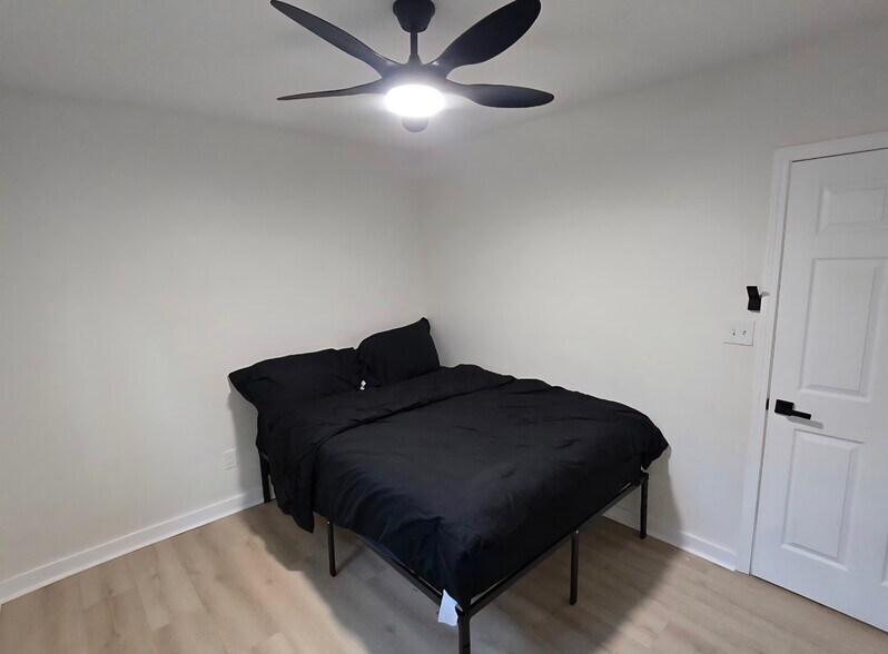 Building Photo - 986 Eldridge Ave