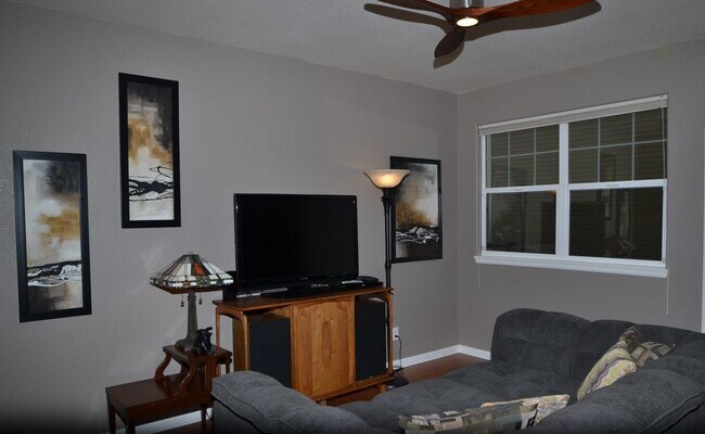 Building Photo - Beautiful Townhouse Downtown Colorado Springs