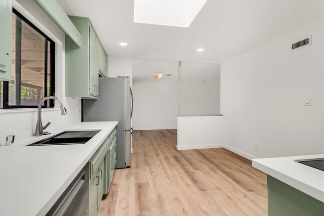 Building Photo - 4820 Cobb Dr