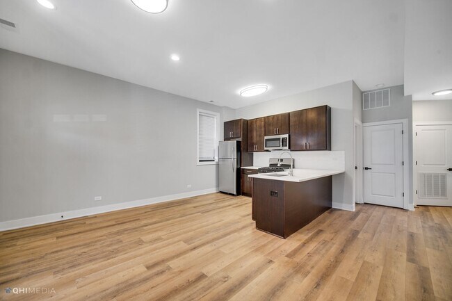 Building Photo - 2735 W Polk St