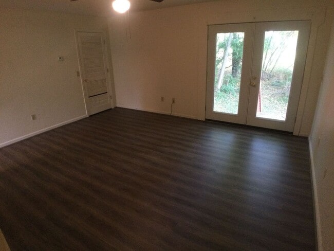 Building Photo - Christiansburg, 3 BR / 2.5 BA Available June 1st