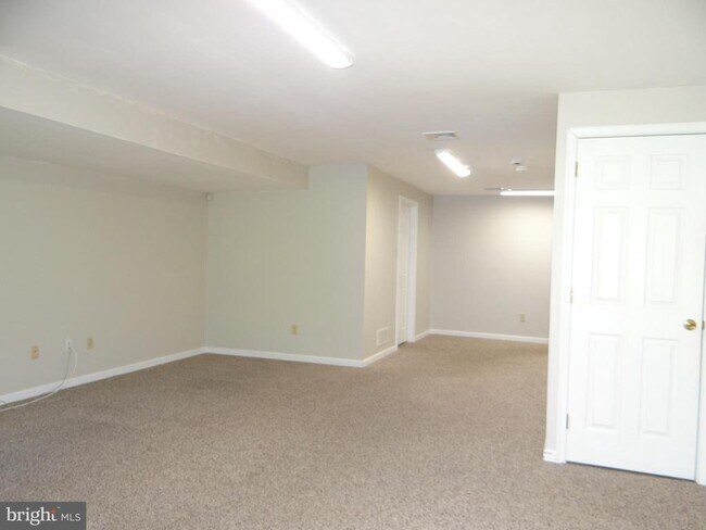 Building Photo - 348 Gavin Dr