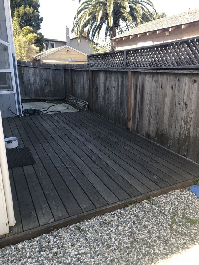 Building Photo - Coastal Living in Sought-After Twin Lakes - 2BR/2.5BA Home