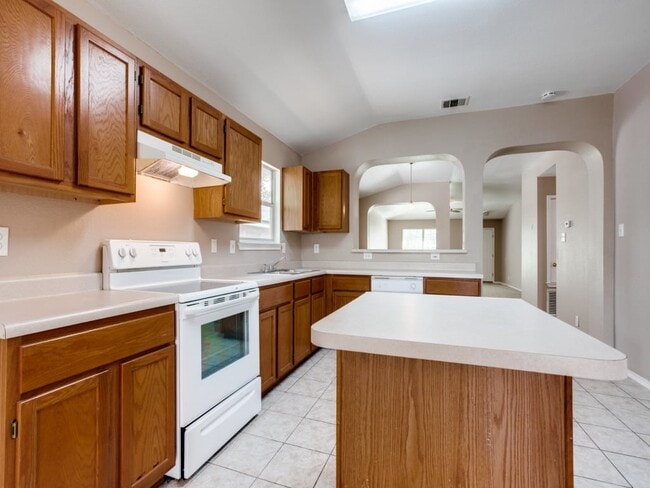 Building Photo - 611 Granite Cliff