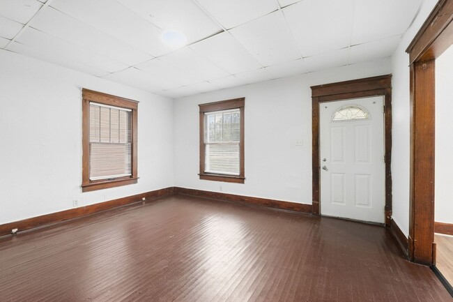 Building Photo - 928 W Dewald St