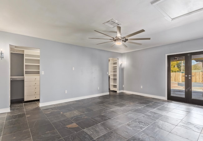 Building Photo - 5722 E Windsor Ave