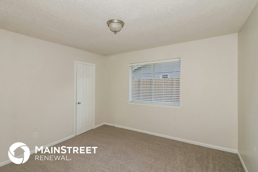 Building Photo - 18926 Sandia Pines Dr