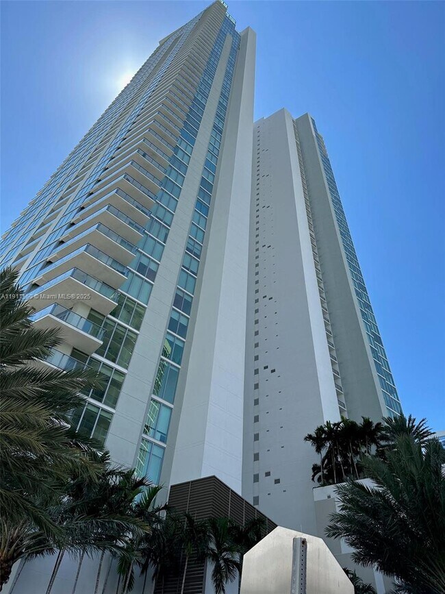 Building Photo - 2900 NE 7th Ave