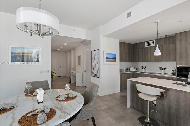 Building Photo - 17550 Collins Ave