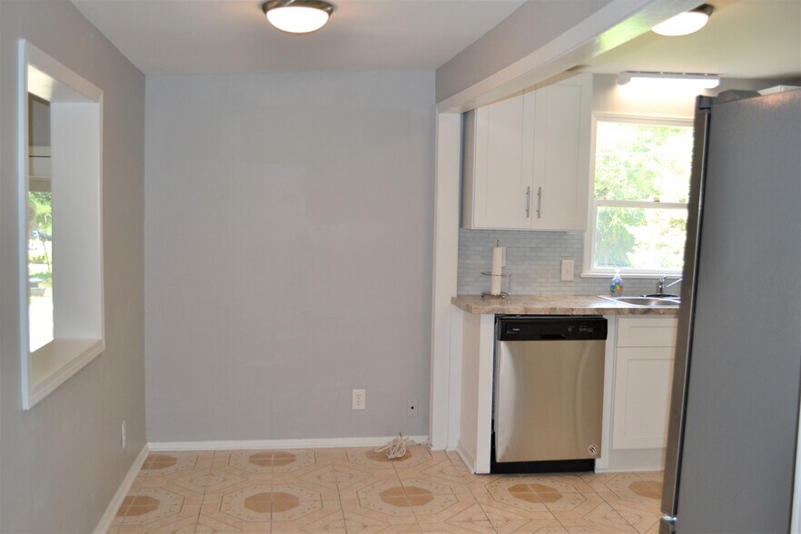 Building Photo - 1375 Nelms Dr