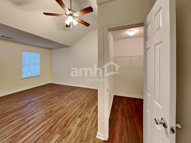 Building Photo - 364 Hidden Creek Ln