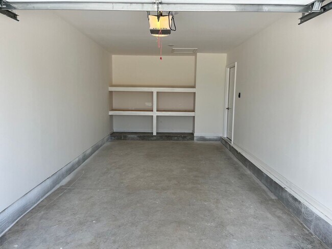 Building Photo - Wiese 141,143,145