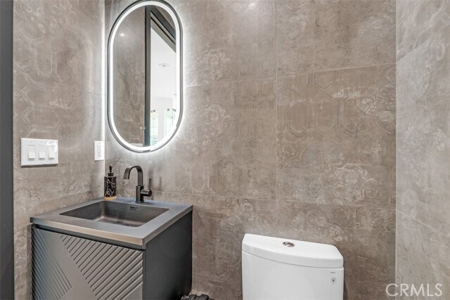 Building Photo - 430 W Kenneth Rd