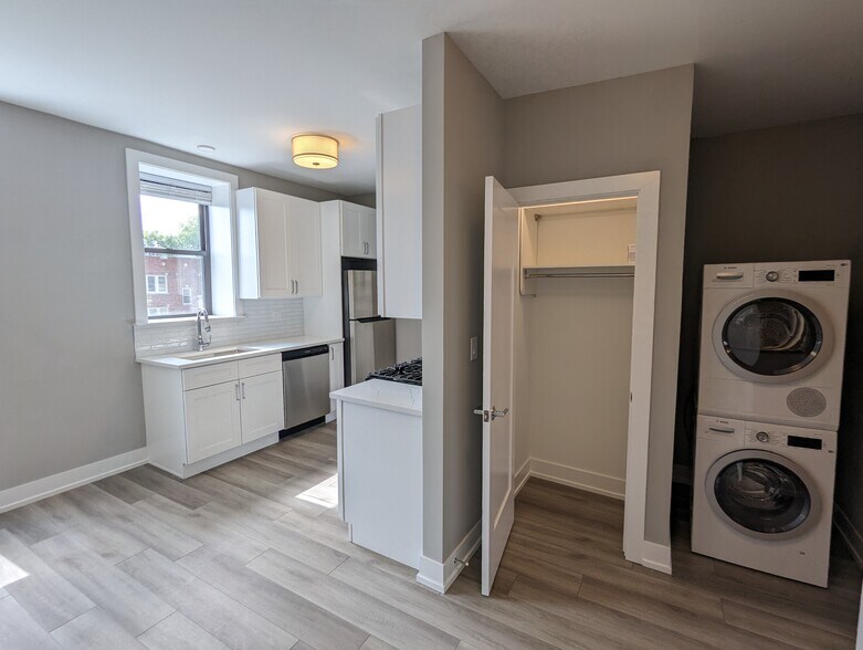 Building Photo - 3935 N Janssen Ave