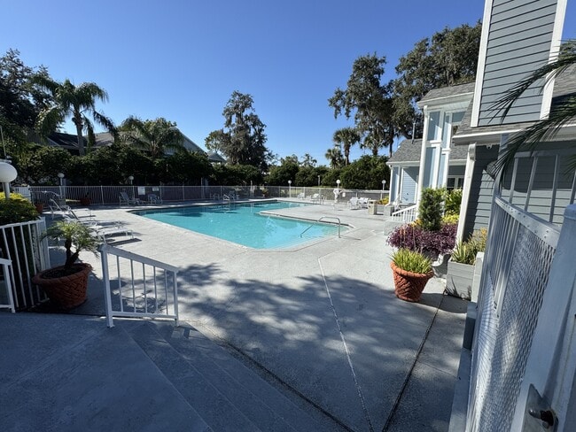 Building Photo - 2549 Grassy Point Dr