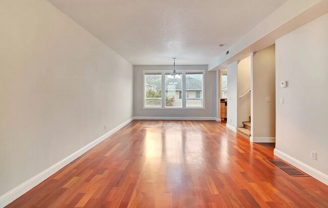 Building Photo - This Gorgeous Townhome has 3 Bedrooms, 3 1...