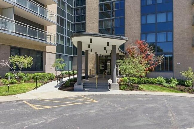 Building Photo - 4545 Wornall Rd