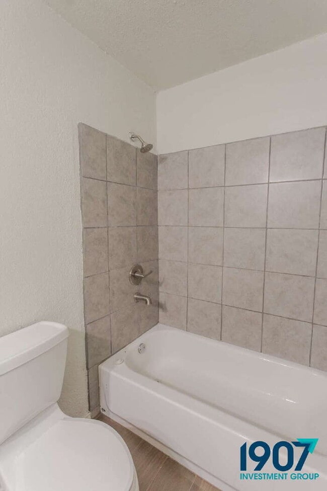 Building Photo - SPECIAL OFFER! Move In Now & Get 50% Off Y...