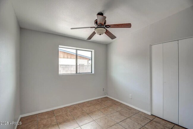 Building Photo - 1612 E Gaylon Dr