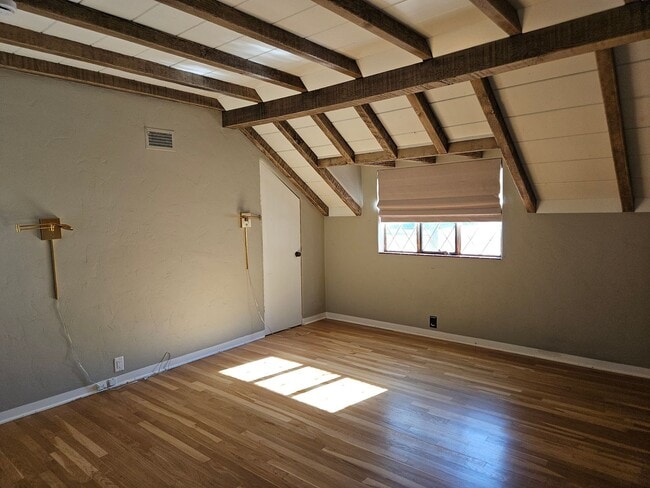 Building Photo - Stunning 1 Bed 1.5 Bath Naglee Park Home W...