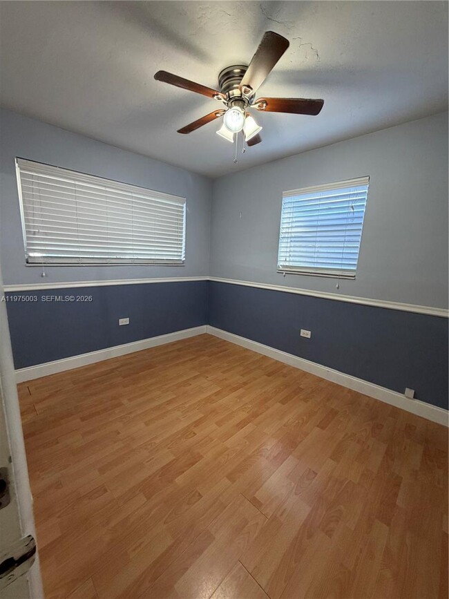 Building Photo - 2655 Island Dr