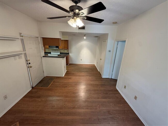 Building Photo - 114 E 31st St