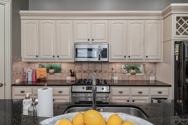 stainless steel microwave/oven - 4003 Wycliff Ave