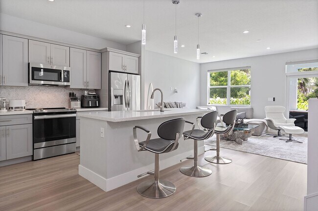 Building Photo - Frederick Isles Townhomes - Delray Beach