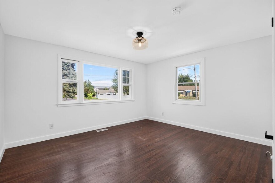 Building Photo - 11 Stratfield Pl