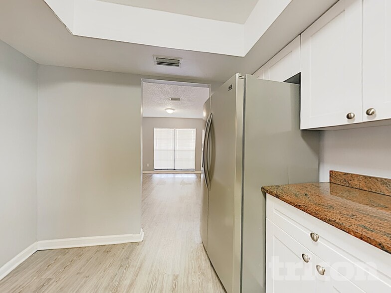 Building Photo - 603 Ephrata Dr