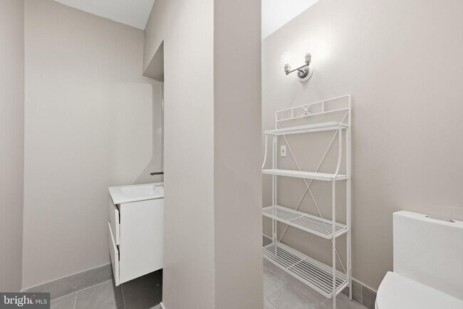 Building Photo - 1419 Wisconsin Ave NW