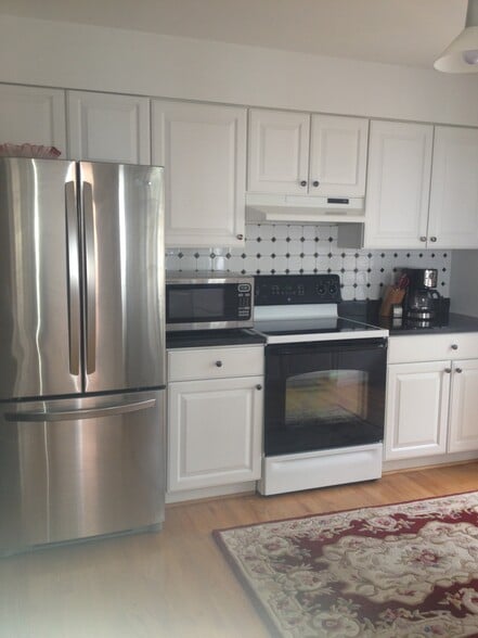 Building Photo - 8419 Hollis Ln