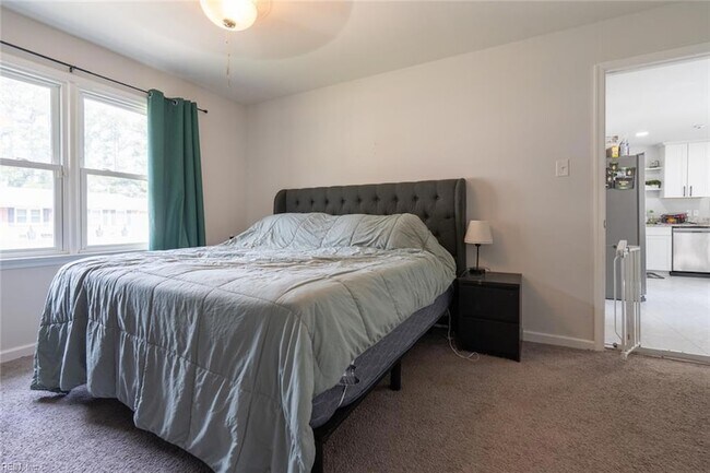 Building Photo - 1217 Lakeview Dr