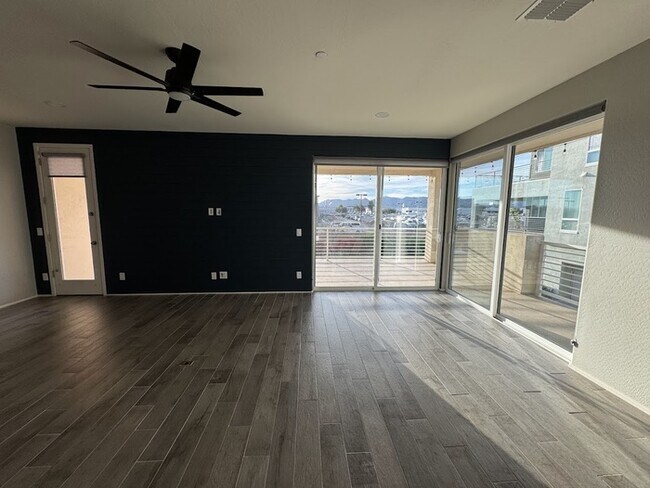 Building Photo - Chandler Luxury Townhome