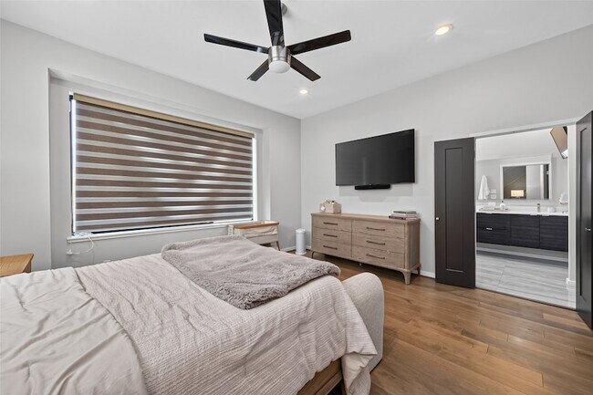 Building Photo - 607 Memorial Heights Dr