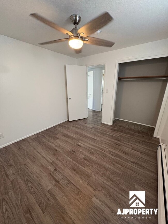 Building Photo - 3012 S Phillips Ave